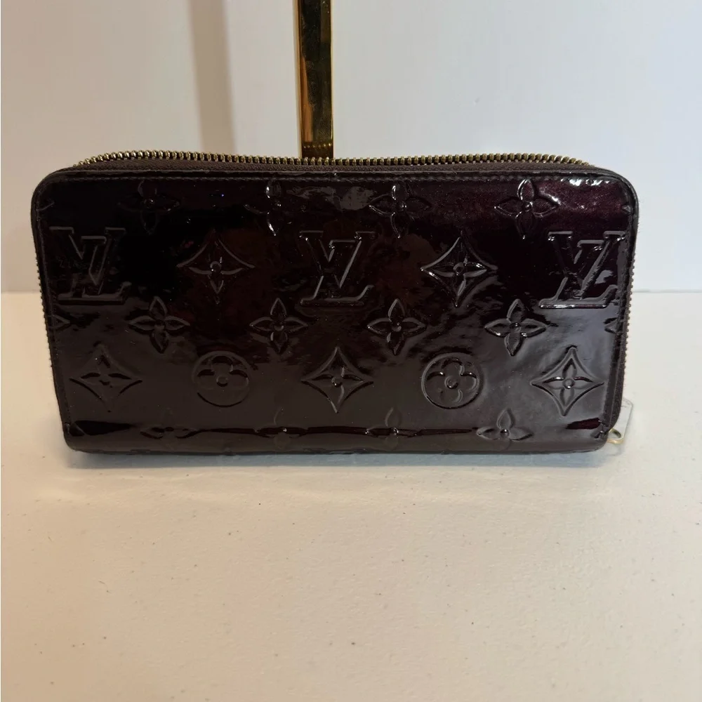 AUTHENTIC Louis Vuitton Zipper Wallet in Burgundy Vernis